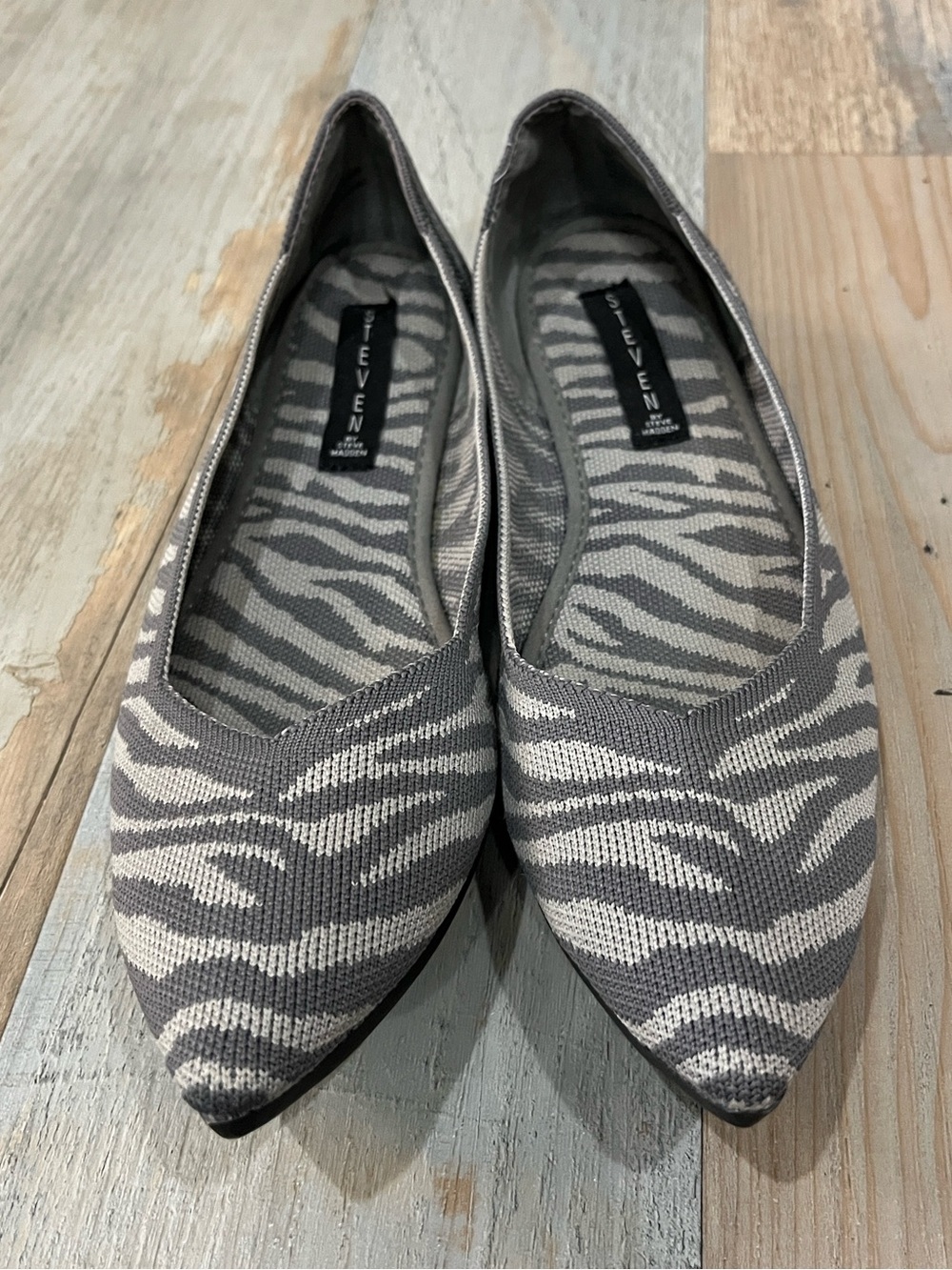 Steve Madden Gray Zebra-Print Pointed Toe Flats Sz 9.5 Office Lightweight Comfy